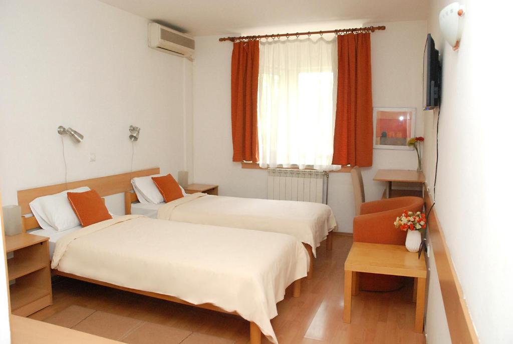Postel nebo postele na pokoji v ubytování Hotel 7