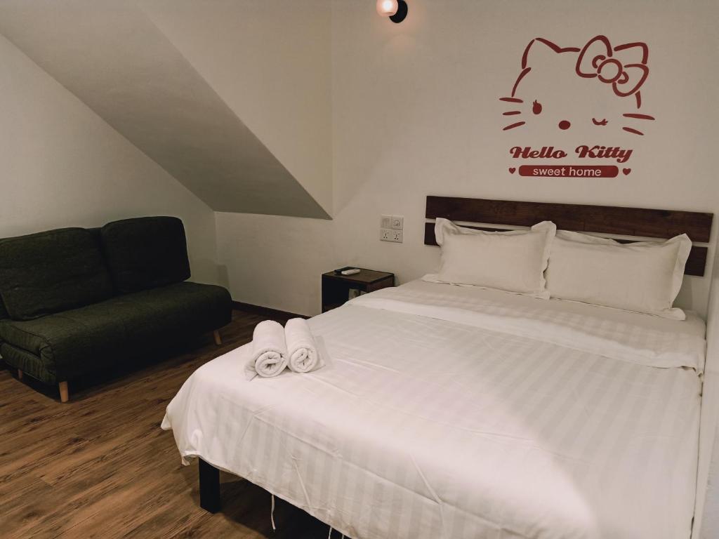 Postel nebo postele na pokoji v ubytování Cozy Riverside Hotel
