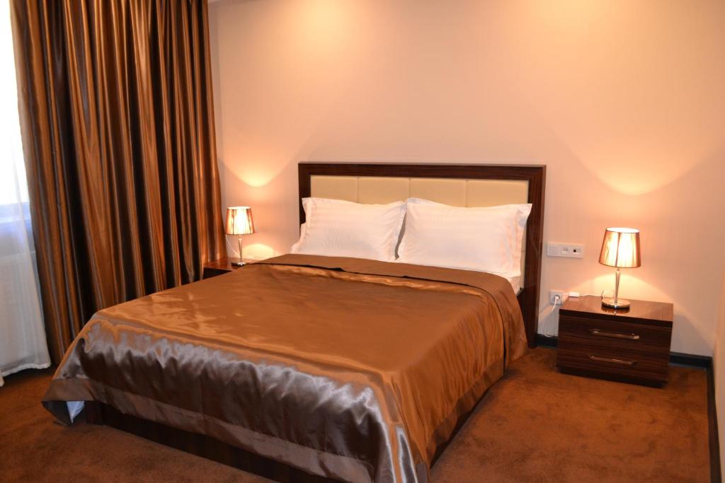Postel nebo postele na pokoji v ubytování Pamir Palace