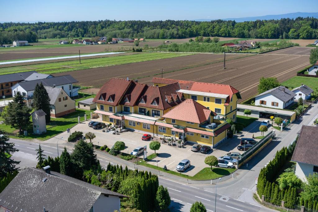 an overhead view of a small town with a street at Hotel Restaurant Schachenwald in Premstätten