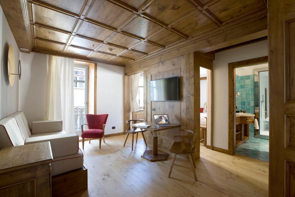 Телевизор и/или развлекательный центр в Hotel Cortina