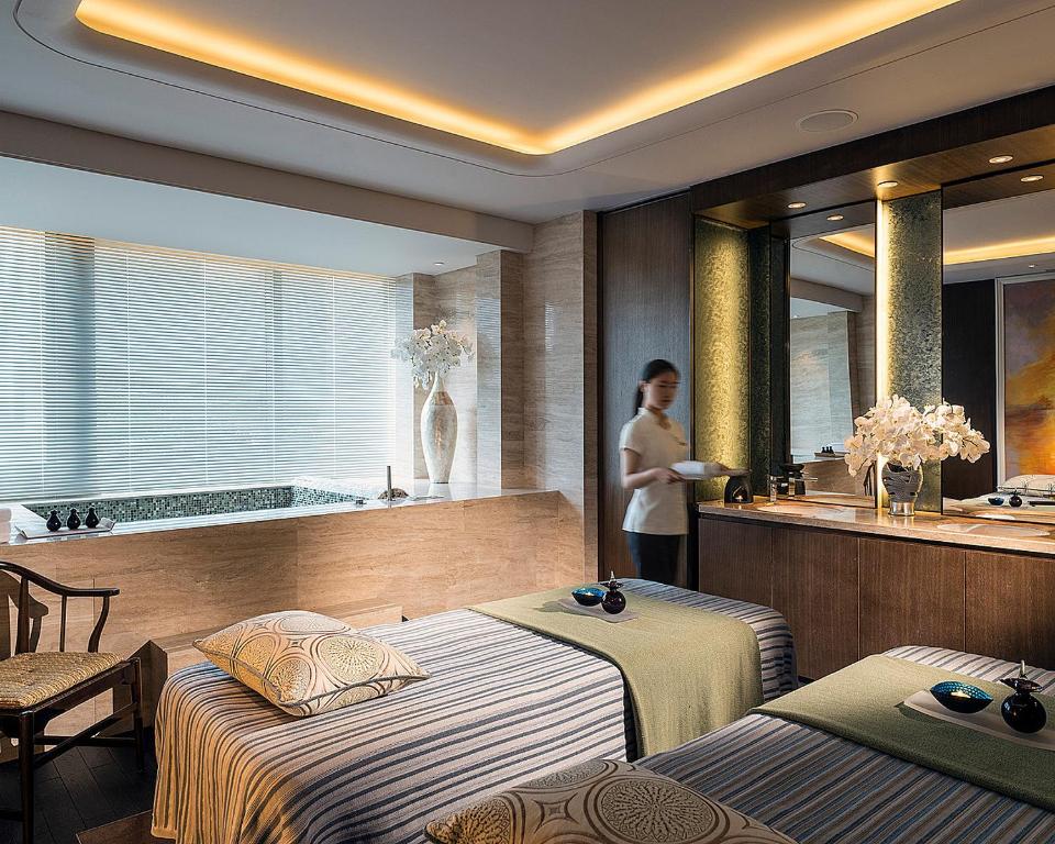 Postel nebo postele na pokoji v ubytování Four Seasons Hotel Shenzhen