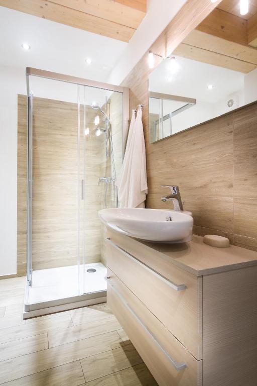 Lake Home Holiday - 8