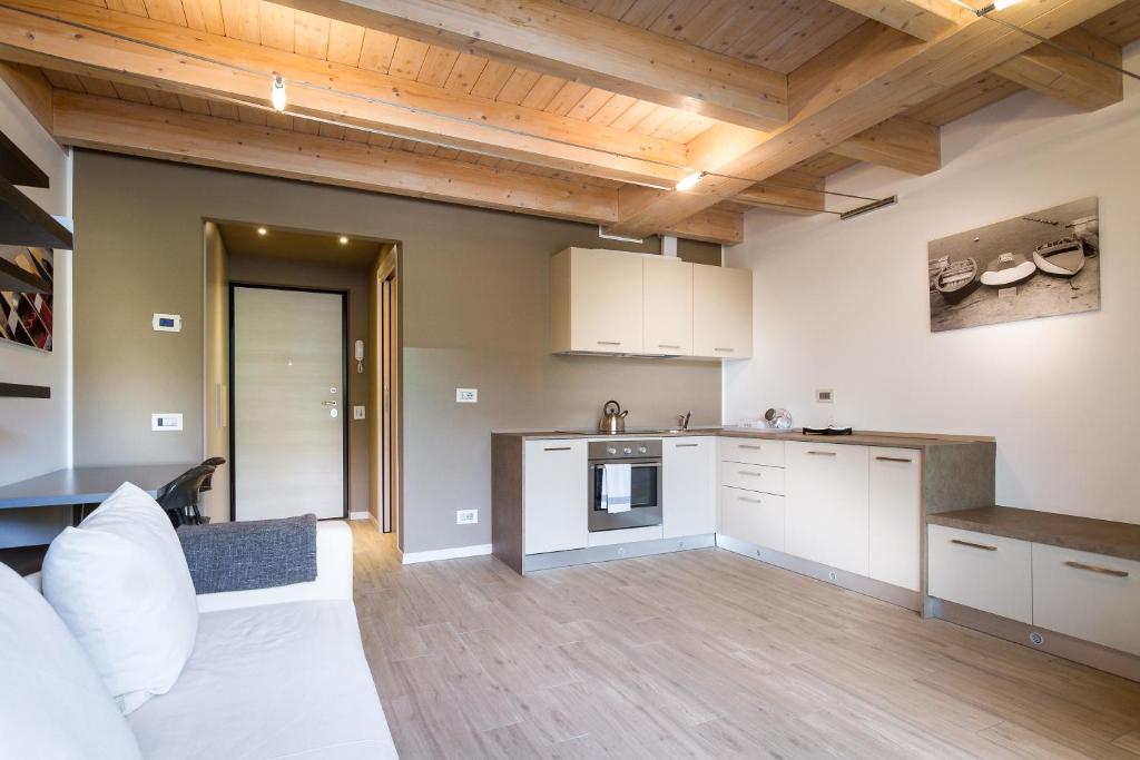 Lake Home Holiday - 4