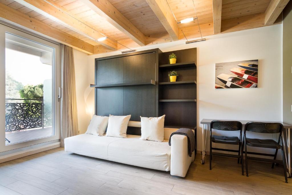 Lake Home Holiday - 1