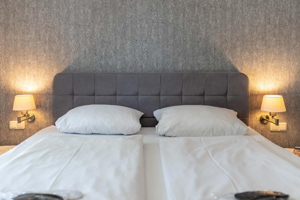 Postel nebo postele na pokoji v ubytování Hotel Am Dom