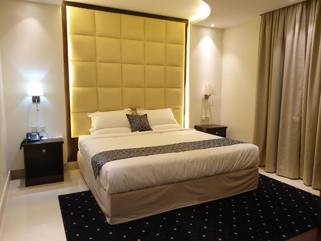 Lamar Al Bawadi Hotel - Two-Bedroom Apartment