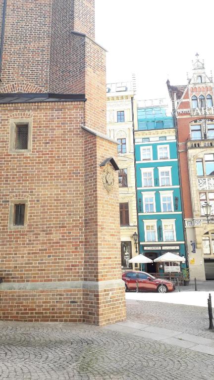 Academus Pub & Guest House - 11