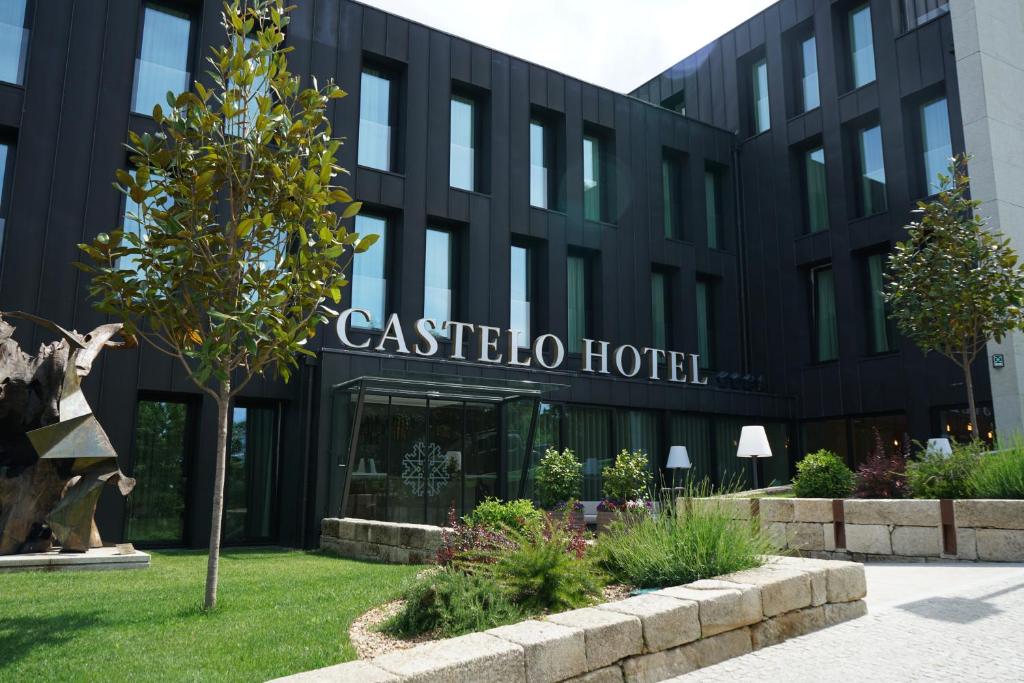 - une vue sur l'hôtel caselvo dans l'établissement Castelo Hotel, à Chaves