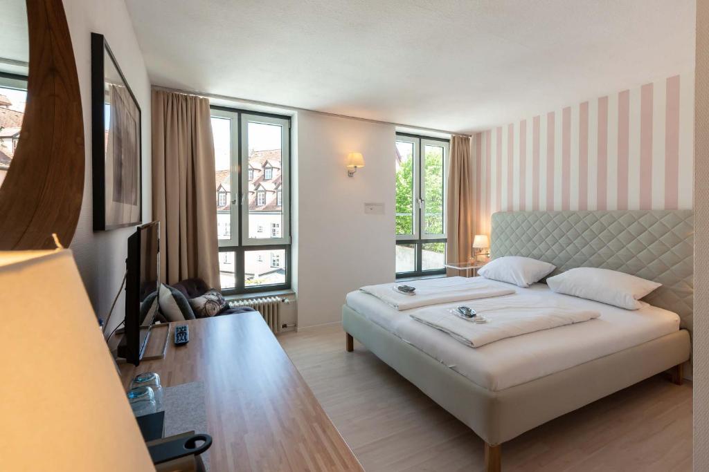 Postel nebo postele na pokoji v ubytování Hotel Am Dom