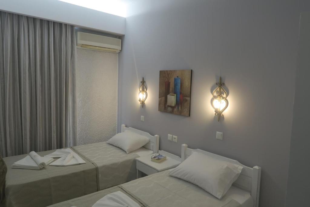 Postel nebo postele na pokoji v ubytování Maria Suites