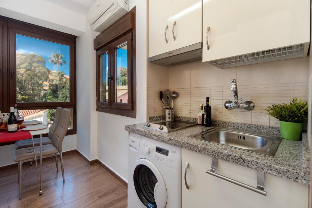 Kuchyň nebo kuchyňský kout v ubytování Apartamento Playa Benalmádena