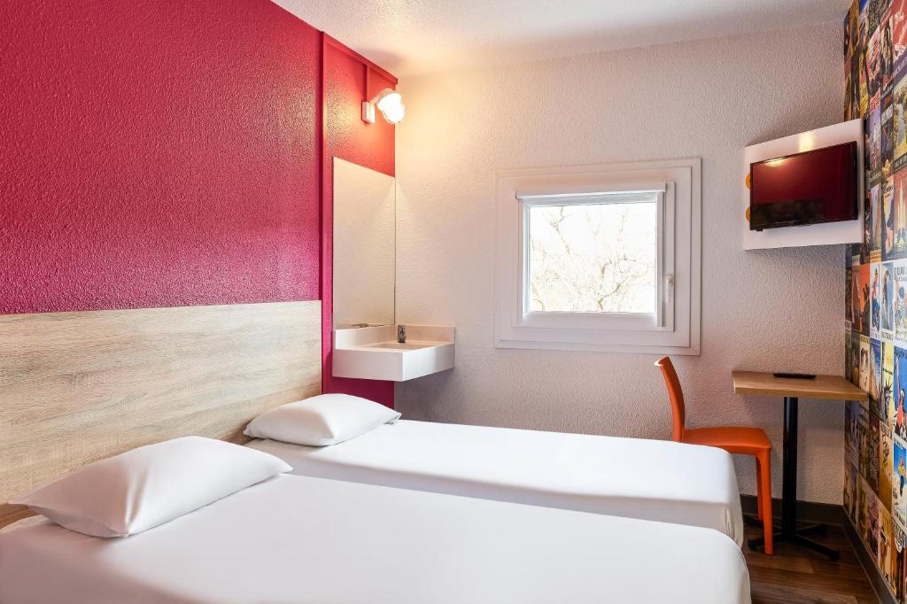 Postel nebo postele na pokoji v ubytování hotelF1 Roissy CDG Pn2