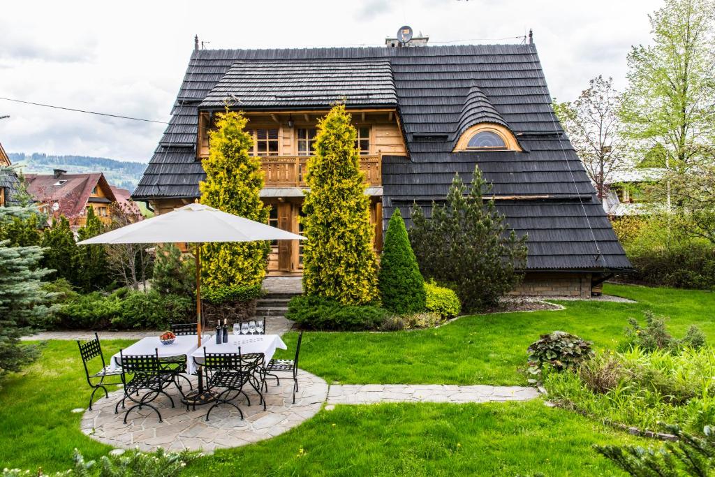 Vonkajšia záhrada v ubytovaní udanypobyt Dom Z Ogrodem