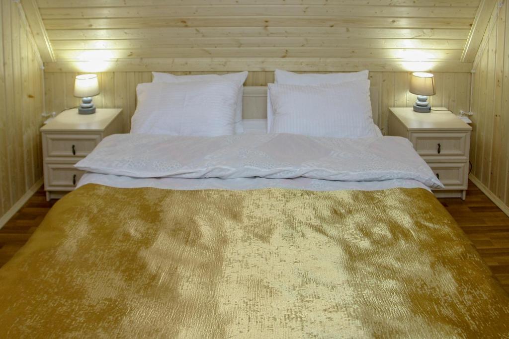 Postel nebo postele na pokoji v ubytování Park Hotel Kutaisi
