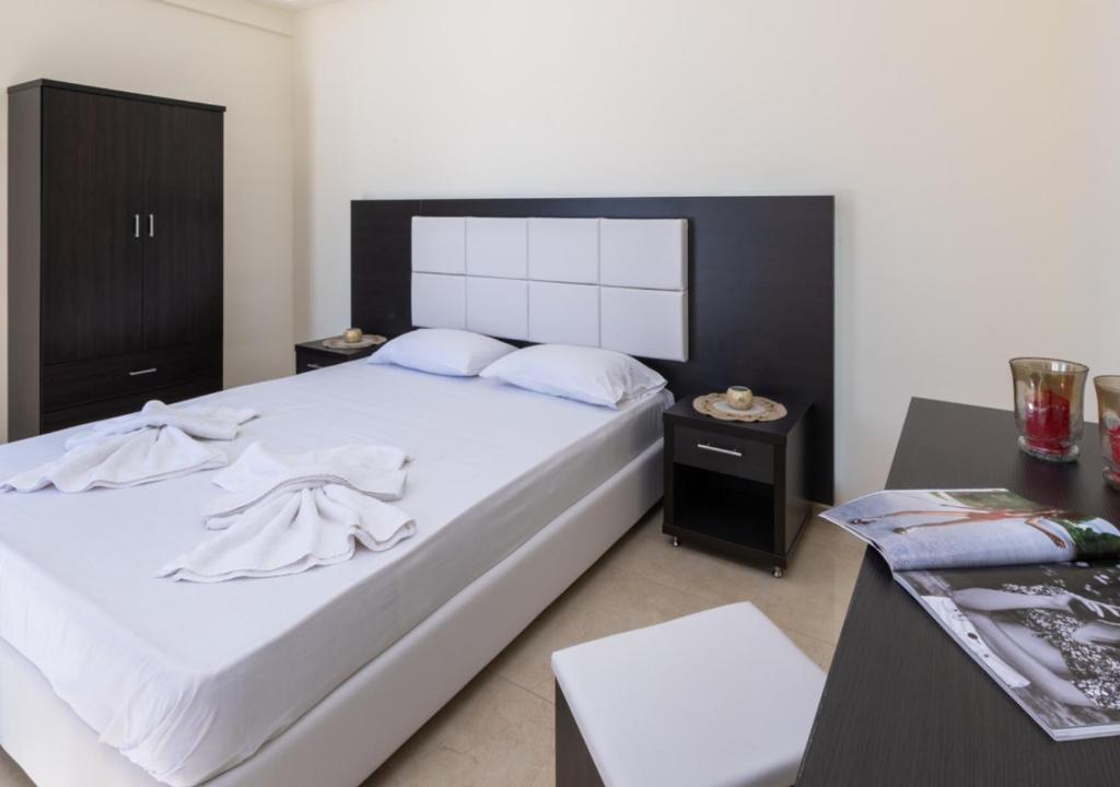Кровать или кровати в номере Villa Antonis deluxe apartments