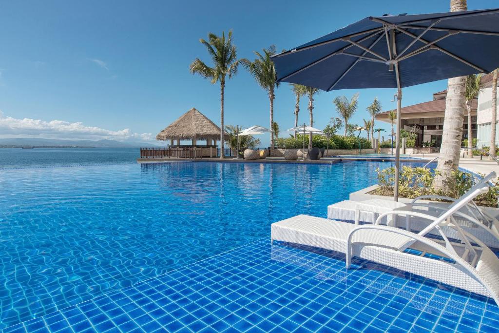 Bazén v ubytování Dusit Thani Mactan Cebu Resort nebo v jeho okolí