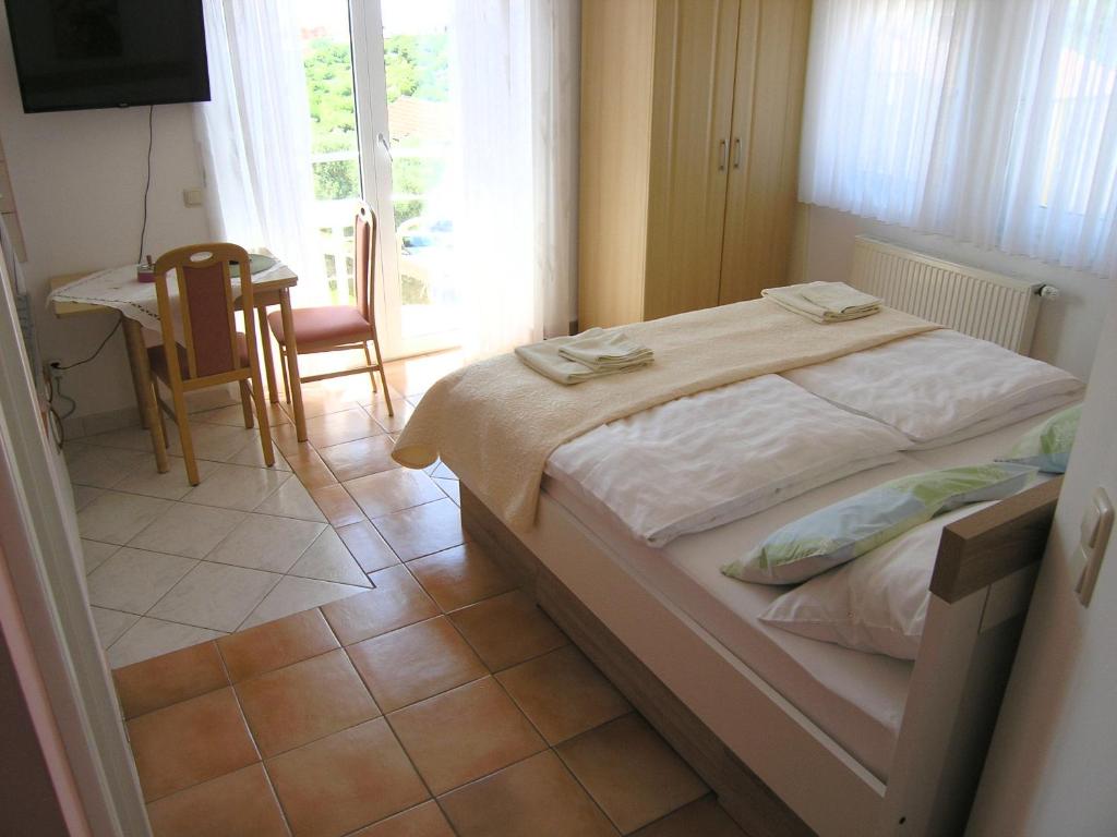 Posteľ alebo postele v izbe v ubytovaní Apartments Kristina