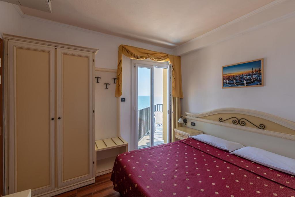 Postel nebo postele na pokoji v ubytování Hotel Mondial