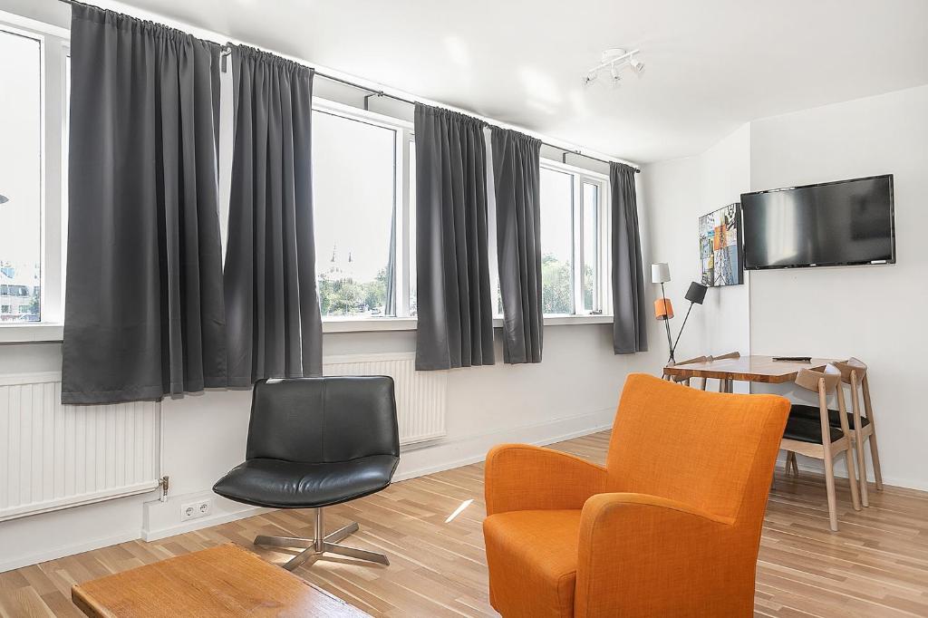 TV a/nebo společenská místnost v ubytování Stay Apartments Einholt