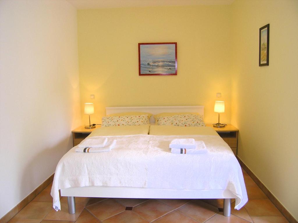 Posteľ alebo postele v izbe v ubytovaní Apartments Kristina