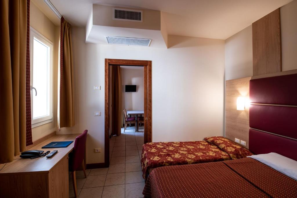Postel nebo postele na pokoji v ubytování Hotel Mondial