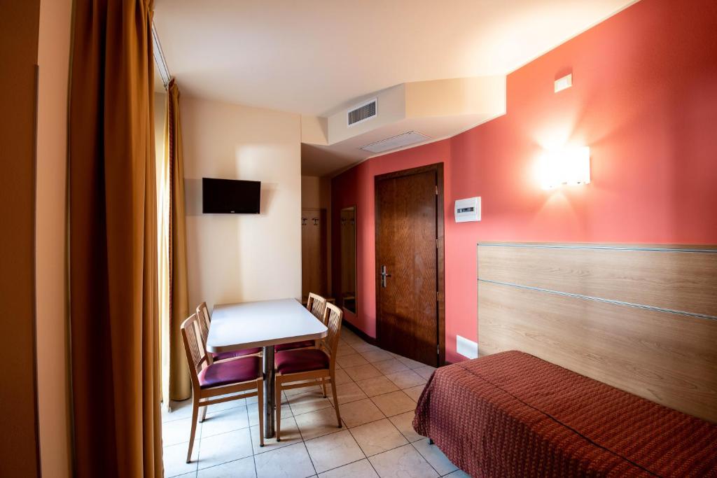Postel nebo postele na pokoji v ubytování Hotel Mondial