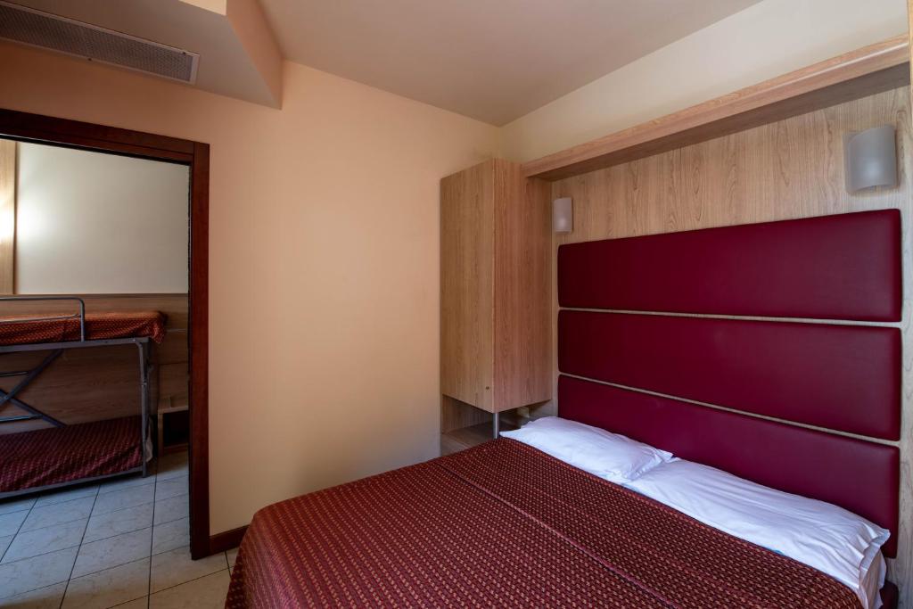 Postel nebo postele na pokoji v ubytování Hotel Mondial