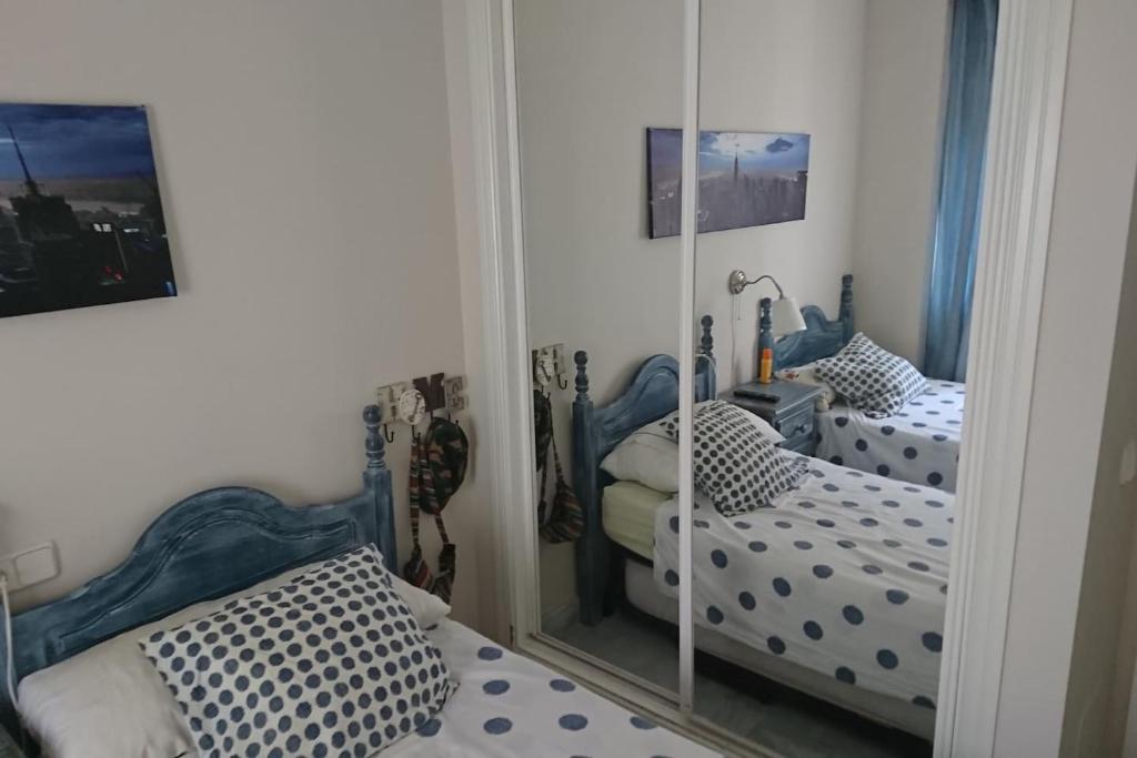 Posteľ alebo postele v izbe v ubytovaní Marbella Puerto Banus Apartamento 2 rooms, 4 personas Bajo con jardin
