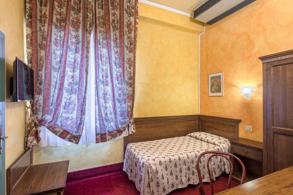 Postel nebo postele na pokoji v ubytování Hotel Minerva Palace