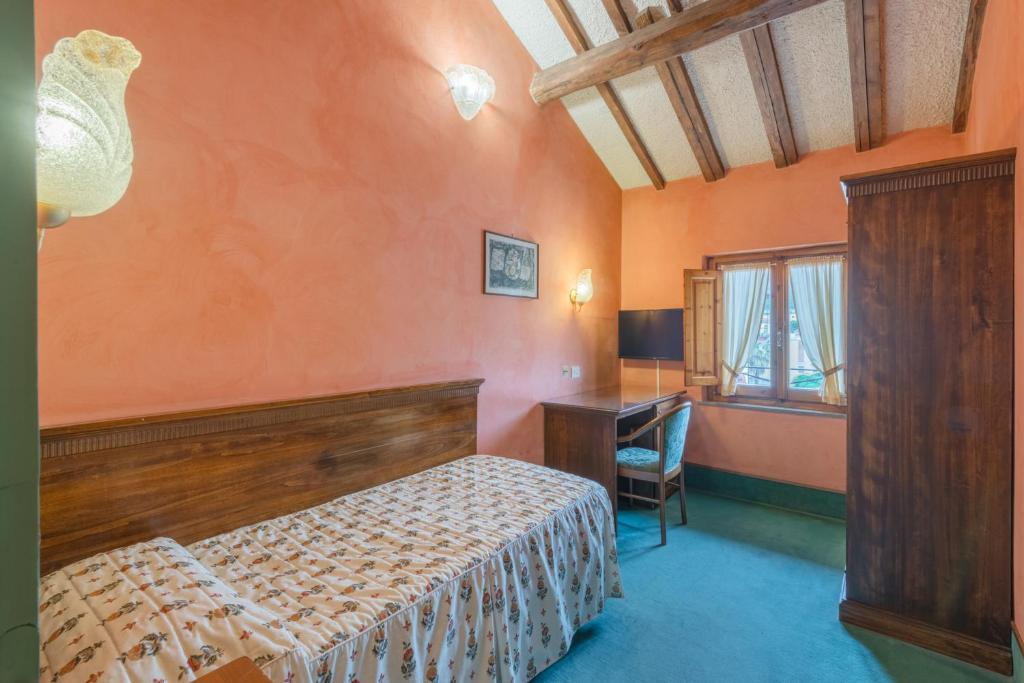 Postel nebo postele na pokoji v ubytování Hotel Minerva Palace