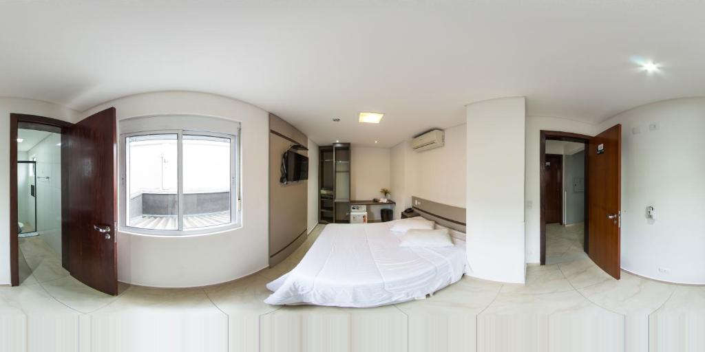  Hollyster Hotel