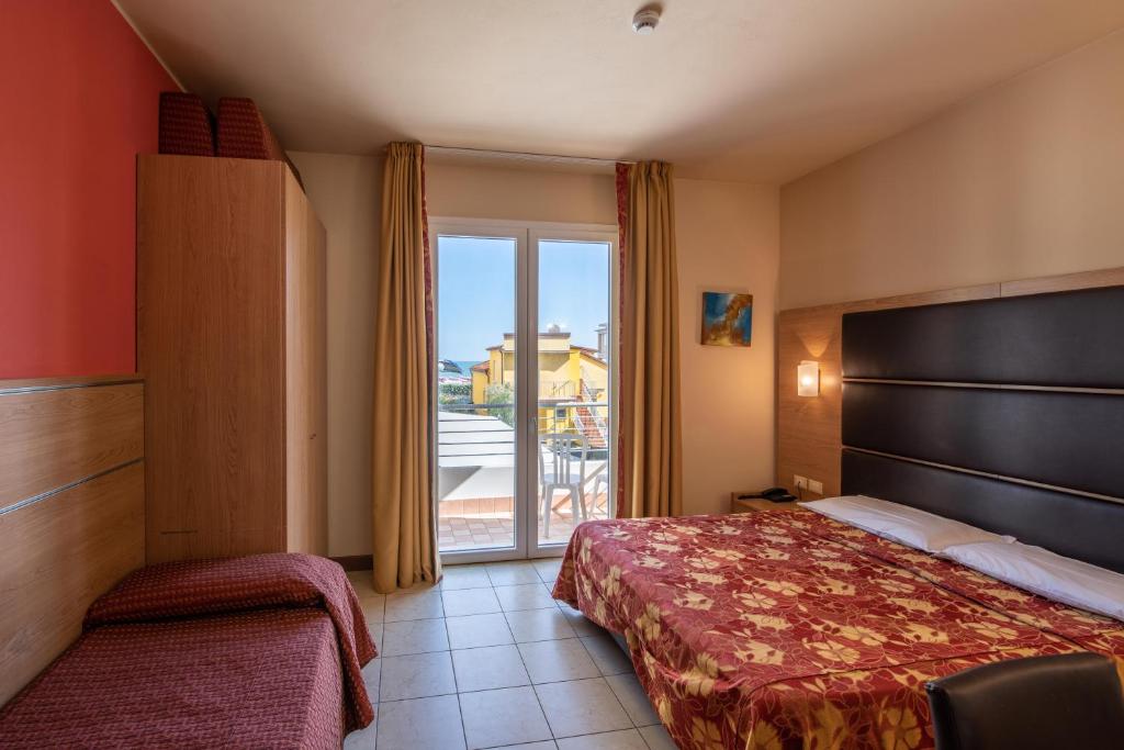 Postel nebo postele na pokoji v ubytování Hotel Mondial