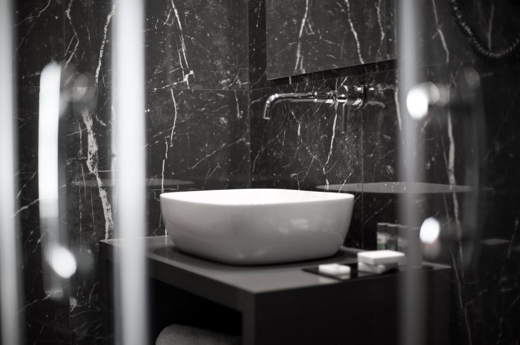 Koupelna v ubytování Athenaeum Smart Hotel