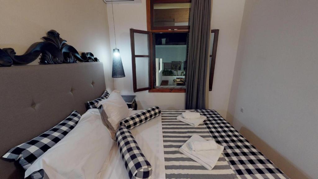 Posteľ alebo postele v izbe v ubytovaní Porto Enetiko Suites