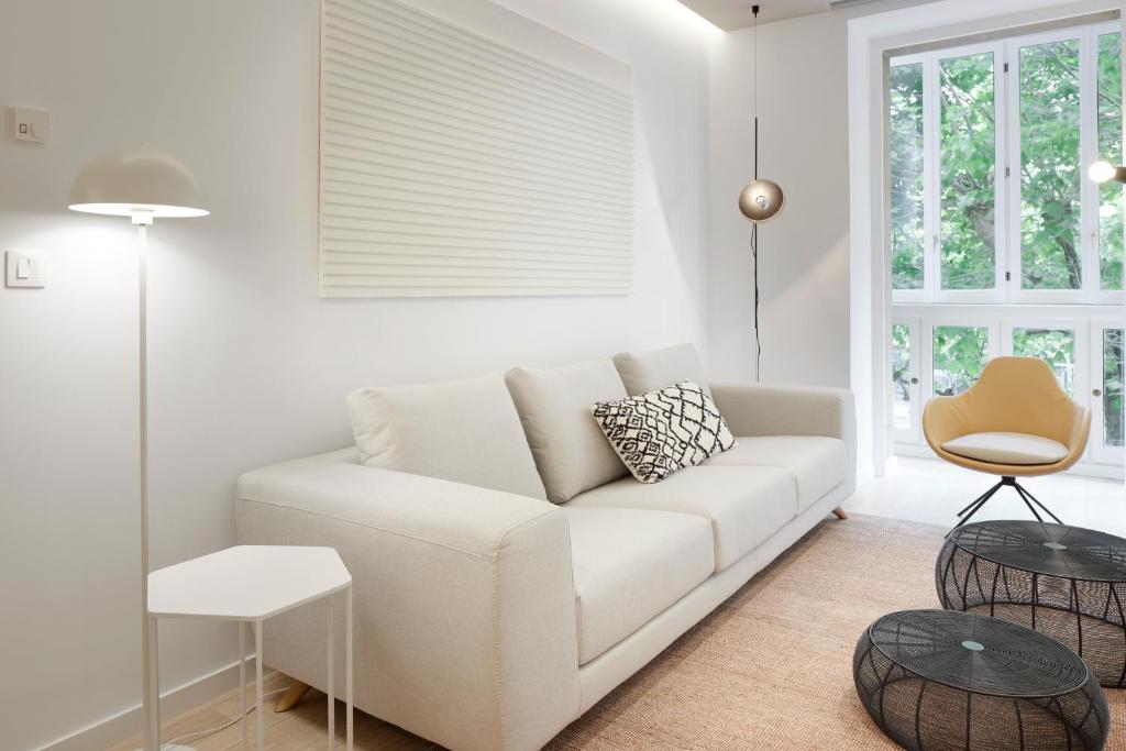 Posedenie v ubytovaní Avenida Suite by FeelFree Rentals