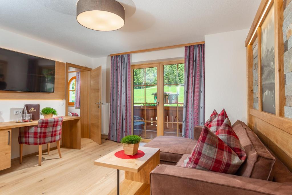 Kuchyň nebo kuchyňský kout v ubytování Hotel Lindenhof