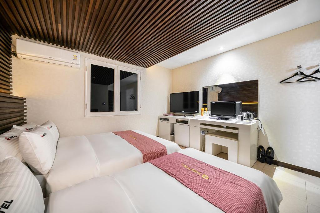 Postel nebo postele na pokoji v ubytování Q Hotel