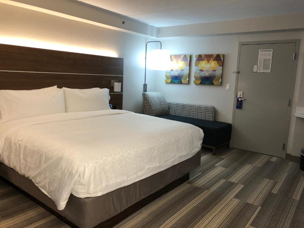 Holiday Inn Express & Suites Tempe by IHG photo