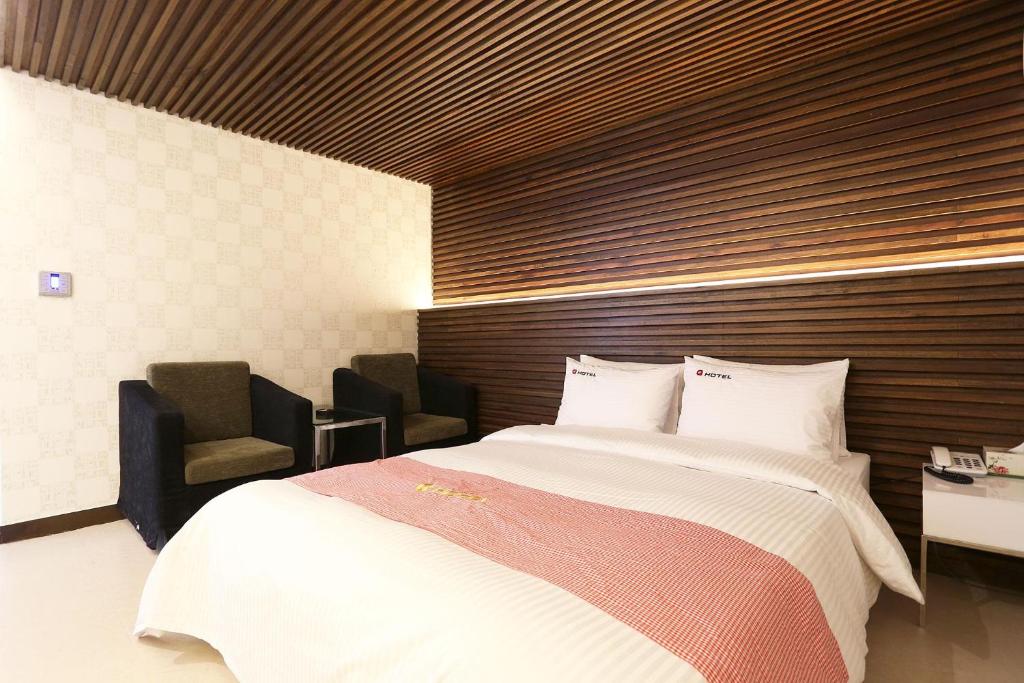 Postel nebo postele na pokoji v ubytování Q Hotel
