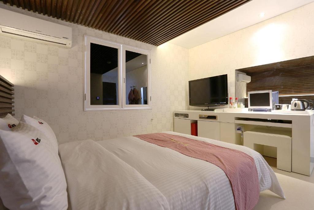 Postel nebo postele na pokoji v ubytování Q Hotel