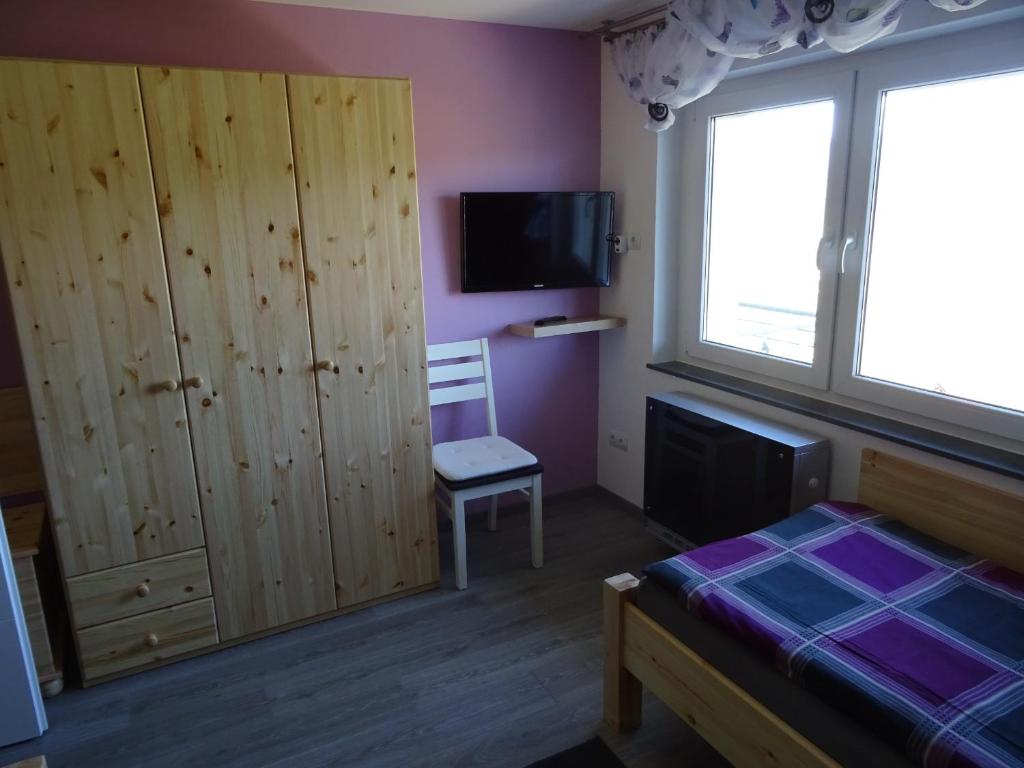 Postel nebo postele na pokoji v ubytování Am Keschtewaeldele ****