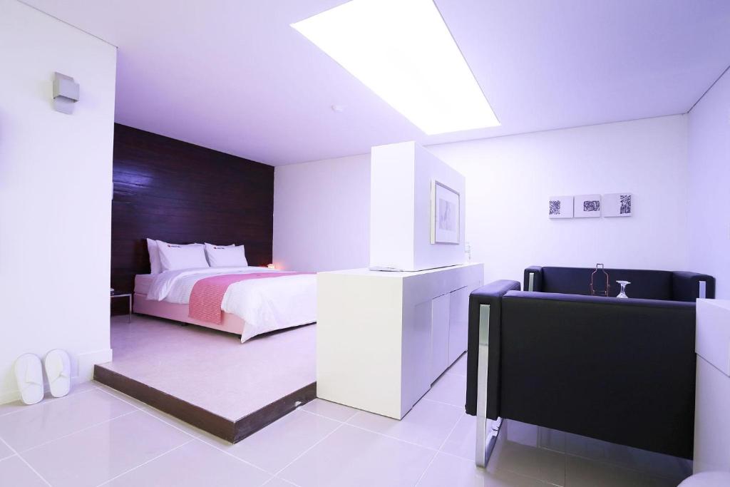 Postel nebo postele na pokoji v ubytování Q Hotel