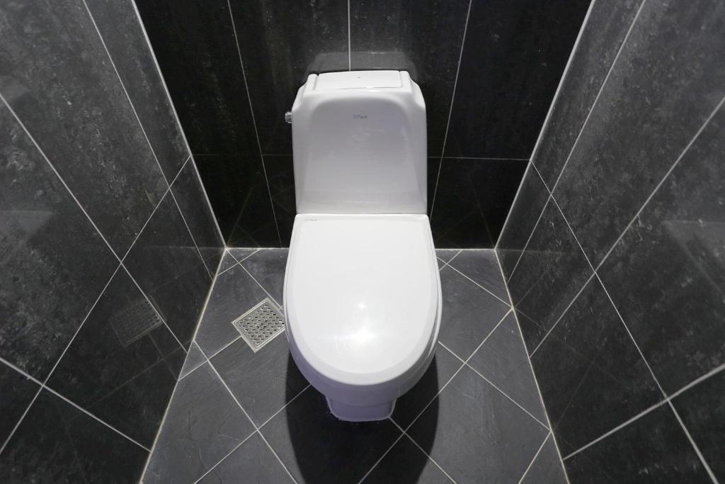 Koupelna v ubytování Q Hotel