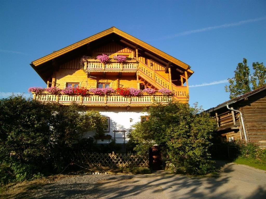 a house with a balcony with flowers on it at Nagellehen in Flachau