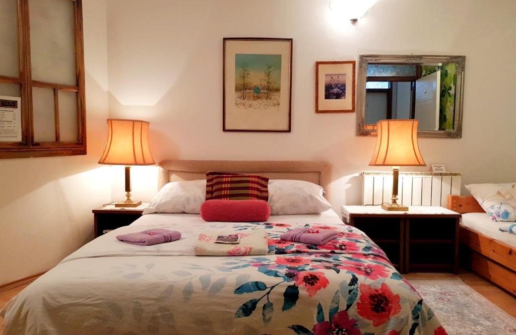 Postel nebo postele na pokoji v ubytování Hostel Pansion Lion