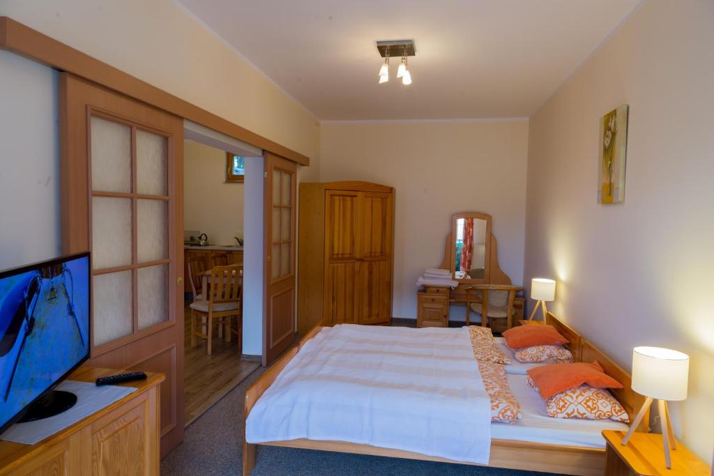 Posteľ alebo postele v izbe v ubytovaní Apartamenty Miranda