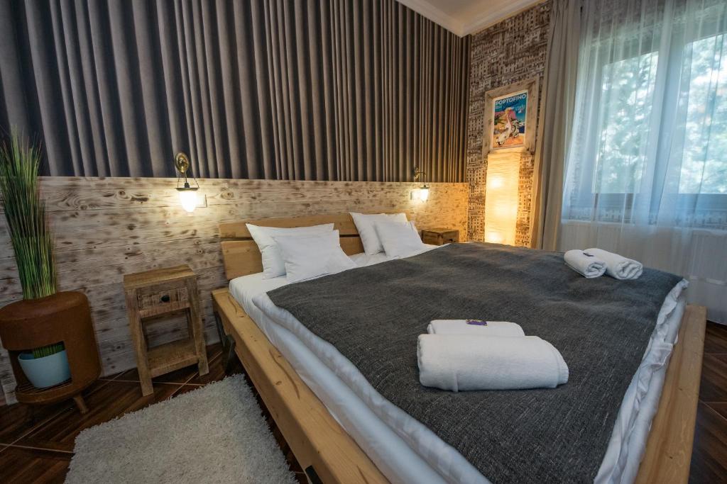 Postel nebo postele na pokoji v ubytování Platan Garden Rooms & Restaurant
