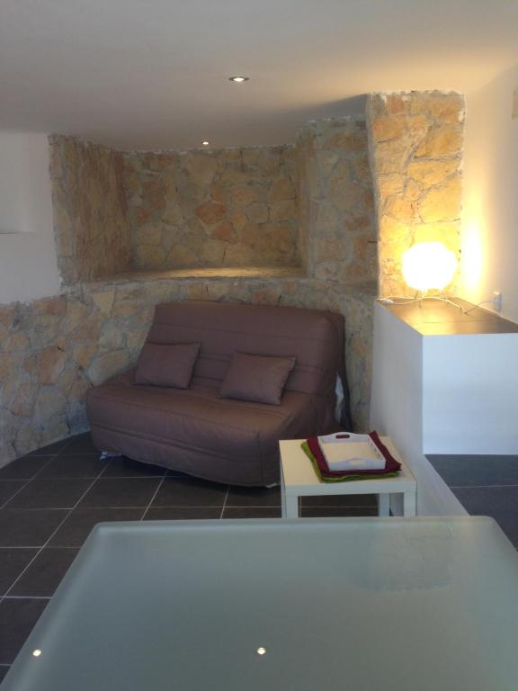 a living room with a couch and a table at Gîte Polema in Marseille