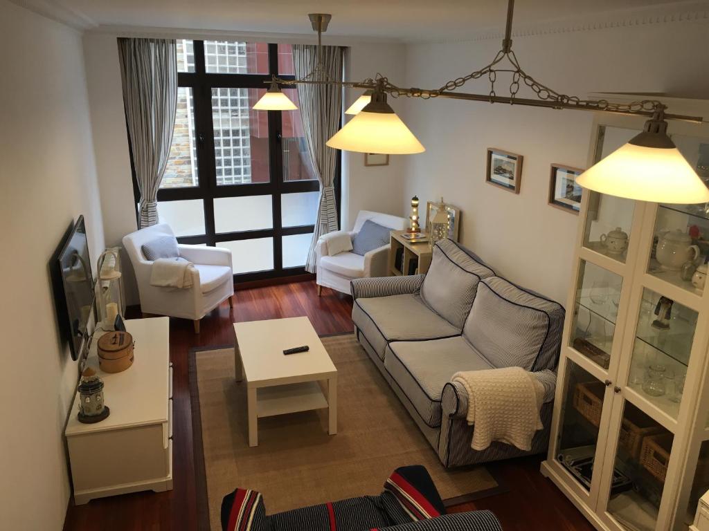 a living room with a couch and two chairs at Casa Miñor in Luarca